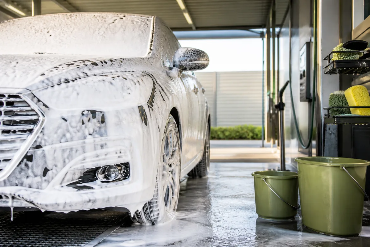 Lavage auto dans le 78 : panorama des solutions